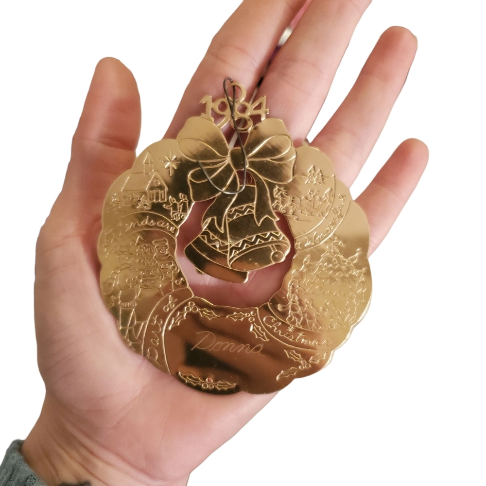 1984 Gold Toned Brass Wreath Christmas Ornament Engraved Donna